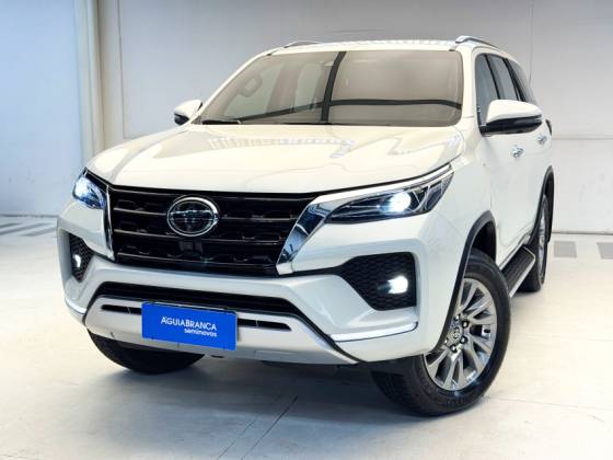 TOYOTA HILUX SW4 2.8 D-4D TURBO DIESEL SRX 7L 4X4 AUTOMÁTICO TOYOTA HILUX SW4 2.8 D-4D TURBO DIESEL SRX 7L 4X4 AUTOMÁTICO